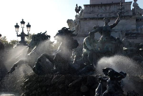 Fonte na Place des Quinconces, Bordéus — Fotografia de Stock