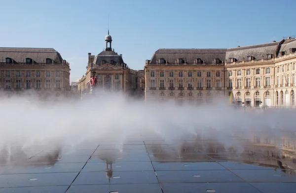 Fountain w: Place des Quinconces, Bordeaux — Zdjęcie stockowe