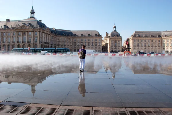 Szökőkút a Place des Quinconces, Bordeaux — Stock Fotó