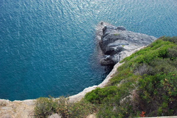 Skaliste wybrzeże w Włochy — Zdjęcie stockowe