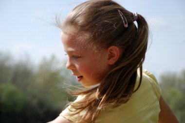 hareket, küçük kız