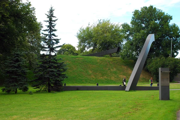 Kriegerdenkmal in einem Park in Tallin, Estland — Stockfoto