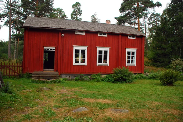 Casa de madeira tradicional em Seurasaari museu ao ar livre — Fotografia de Stock