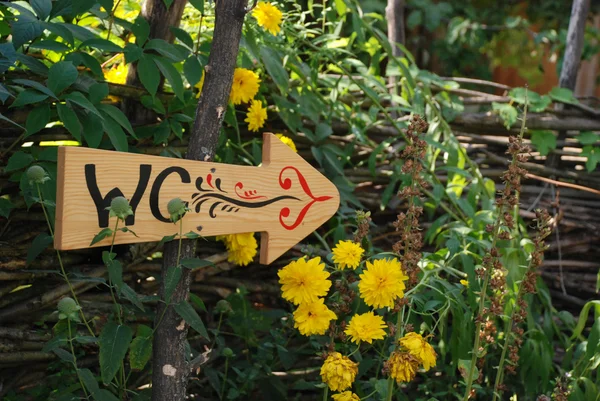 Toilet sign drawn on a wood board — Stock Photo, Image