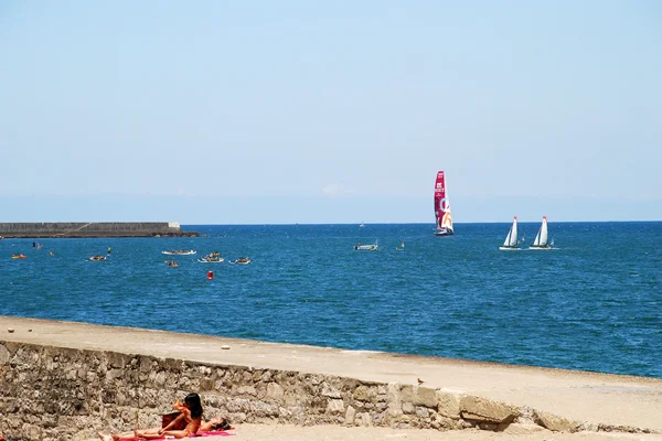 Strand, Sonne und Boote — Stockfoto