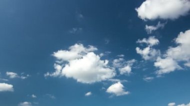 Sadece bir mavi gökyüzü III - 4k