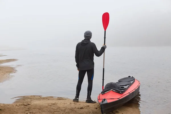 Tour Canot Sur Une Rivière Sportif Posant Vers Arrière Avec — Photo