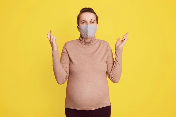 독감과 바이러스에 마스크를 임산부가 손가락으로 격리되어 모습은 세계적 전염병이 발생하는 — 스톡 사진