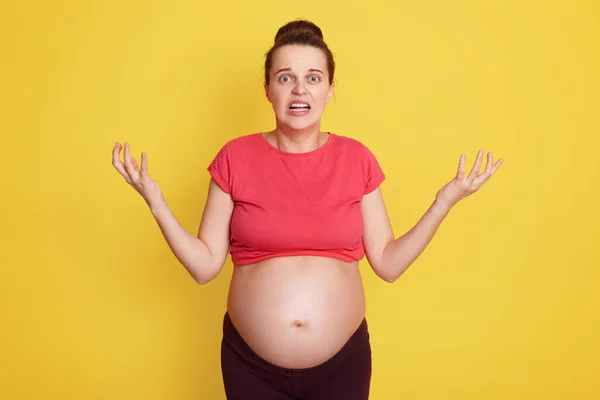 Joven Mujer Embarazada Hermosa Con Expresión Facial Impactada Señora Esperando — Foto de Stock