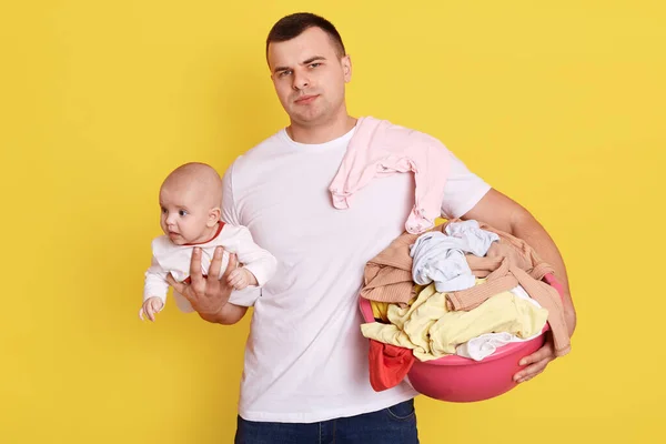 Single Father Overwhelmed Taking Care Everything Alone Take Care New — Stock Photo, Image