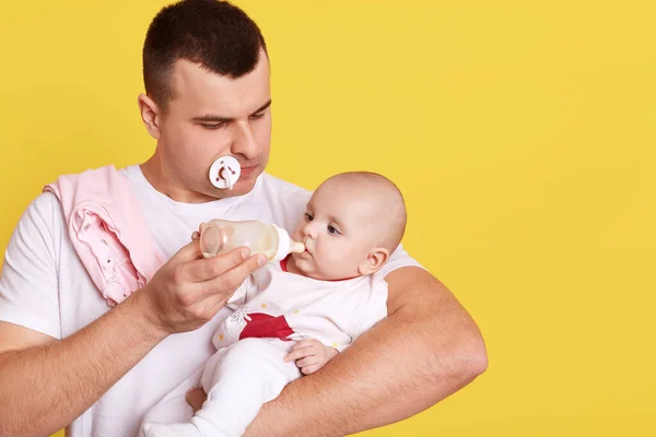 Young Handsome Father Feeding His Newborn Son Daughter Milk Feeding — Stock Photo, Image