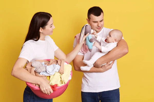 Lovely Young Family Three Being Photographed Yellow Wall Mommy Doing — Stock Photo, Image