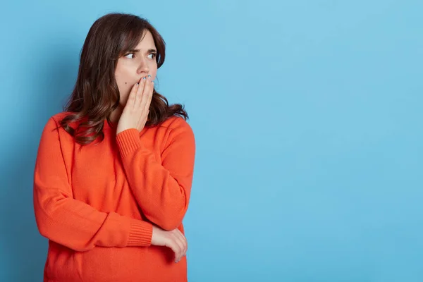 Young Beautiful European Woman Dark Hair Orange Sweater Covering Mouth — Stock Photo, Image