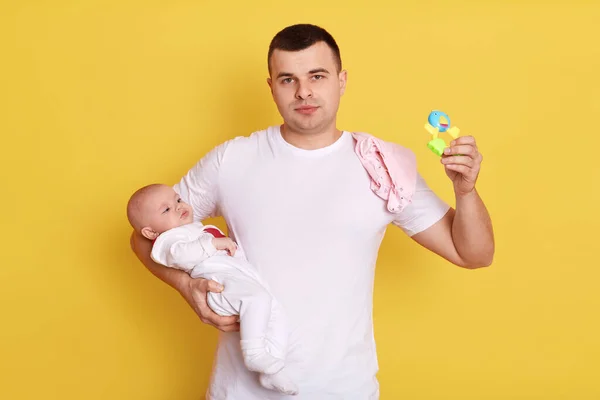 Handsome Father Baby Child Posing Isolated Yellow Background Dad Holds — Stock Photo, Image