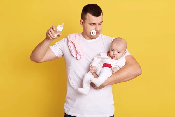 Young Father Holding His Baby Tries Feeding Kid Milk Poses — Stock Photo, Image