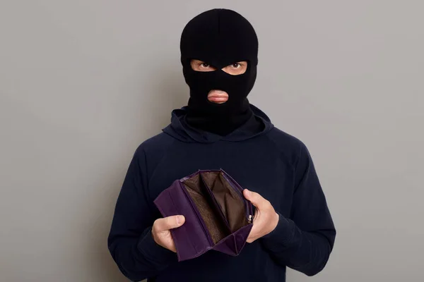 Upset Burglar Dressed Black Turtleneck Balaclava Holding Empty Wallet Feeling — Fotografia de Stock