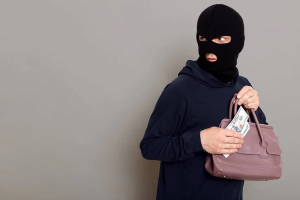 Concentrated Thief Dresses Balaclava Black Turtleneck Looks Back Holds Money — Photo
