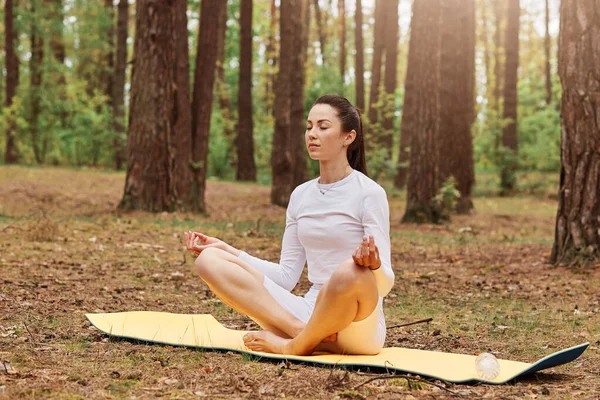 Portrait Young Adult Female White Top Leggins Sitting Mat Cross — Stok Foto