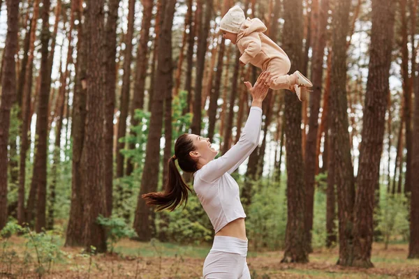 Profile Mother Playing Baby Girl Woman Throwing Small Daughter Air — Stock Photo, Image