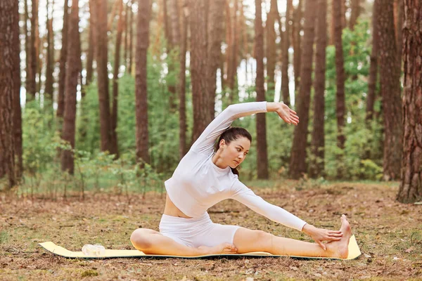 Outdoor Portrait Dark Haired Woman Perfect Body White Sportrswear Stretching — Stock Photo, Image