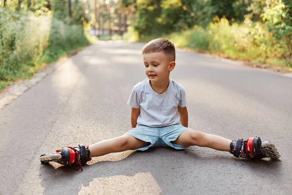 Outdoor Shot Happy Little Boy Sitting Twine Asphalt Road Roller — Stock Photo, Image