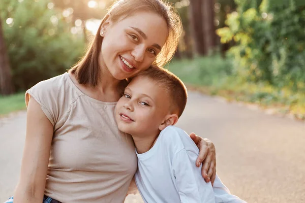 Portrait Mother Son Smiling Hugging Each Other Looking Camera Happy — Stock Photo, Image