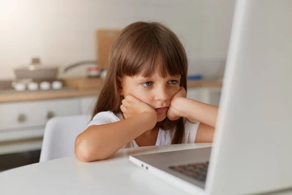 Joyeux Petite Fille Mignonne Ans Dans Shirt Rayé Jean Avec — Photo