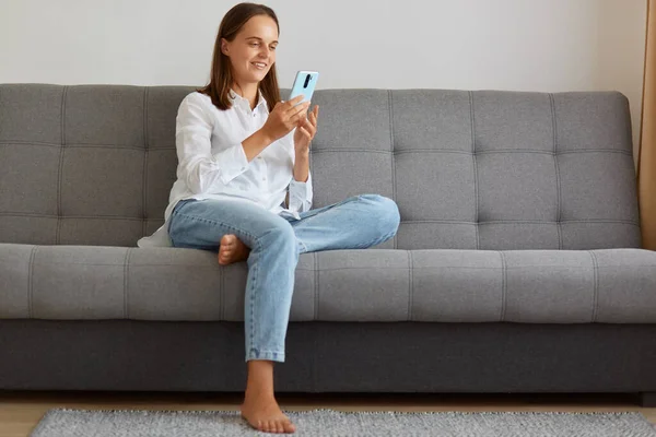 Young Adult Attractive Female Wearing White Shirt Jeans Sitting Sofa — Stock Photo, Image