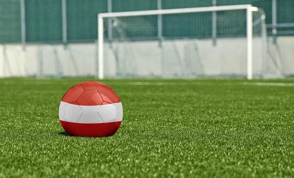 Balón de fútbol en el campo verde- bandera Austria —  Fotos de Stock