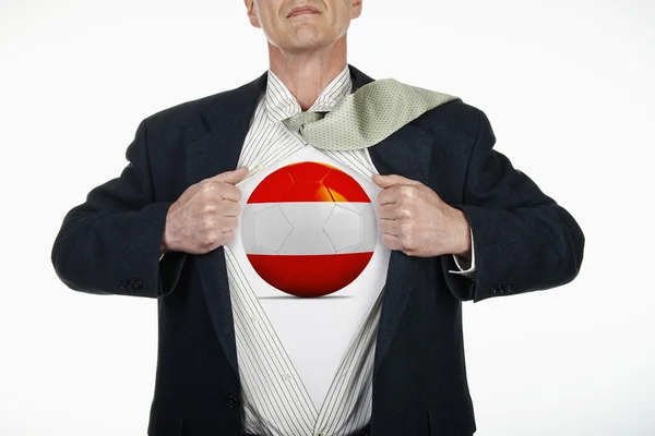 サッカー ボール - オーストリアとオープン シャツを引っ張るスーパー ヒーロー — ストック写真
