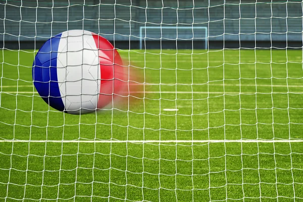 Balón de fútbol con la bandera de Francia en la red — Foto de Stock