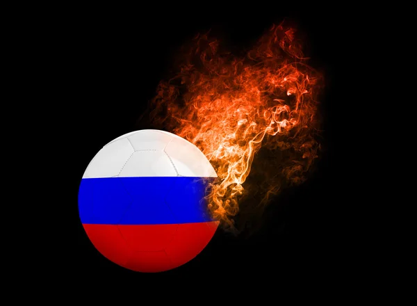 Pallone da calcio fiammeggiante su bandiera di sfondo nero Russia — Foto Stock