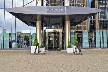 Hotel Pullman Brüksel'de ana giriş kapısı
