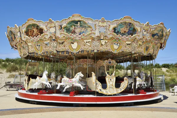 Merry-go-round sulla spiaggia belga — Foto Stock