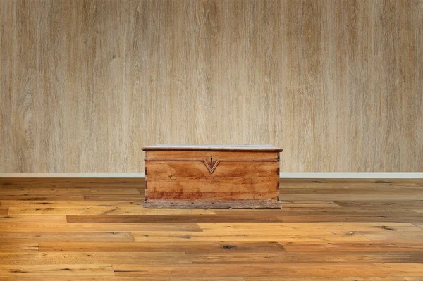 Old Fashioned Wooden Chest Textured Wood Wall Large Copy Space — Stock Fotó