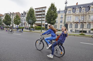 Araba Tervueren Ave Brussels City's - 2 bir parçası olarak ücretsiz sokaklarda