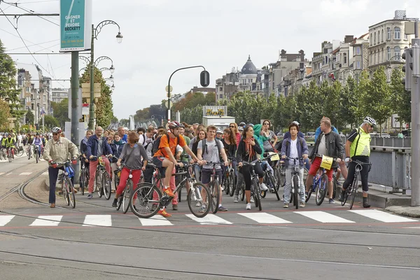 Car Free Streets on Tervueren Ave as part of Brussels City's - 2 — Stock Photo, Image