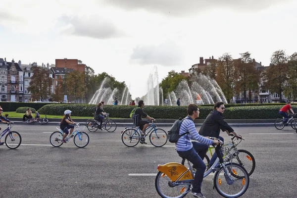 Car Free Streets on Tervueren Ave as part of Brussels City's - 2 — Stock Photo, Image