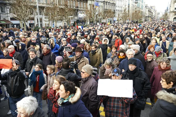 Громадянин ходьба в Брюсселі на неділю, 11 січня 2015 — стокове фото