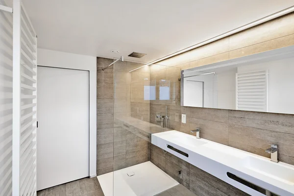 Luxe salle de bain propriété maison douche — Photo