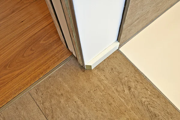 Marmur i drewniane podłogi — Zdjęcie stockowe