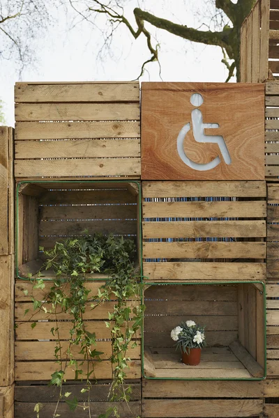 Persona con discapacidad indicaciones inodoro signo —  Fotos de Stock