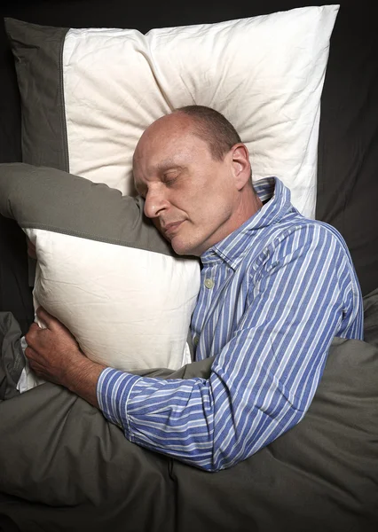 Man sleeping in bed — Stock Photo, Image