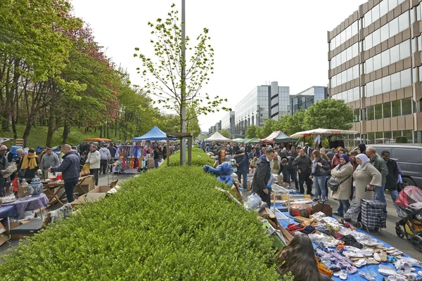 Loppmarknad varje första dagen i maj i Bryssel — Stockfoto