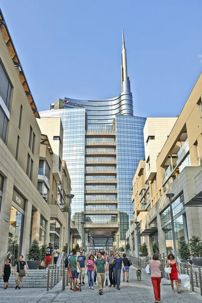 Piazza Aulenti and the Unicredit Tower — Stok fotoğraf