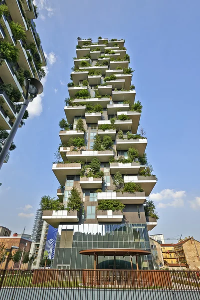 Vertical Forest apartment building in the Porta Nuova area of Mi 免版税图库照片