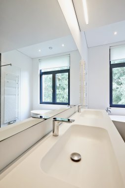 modern tarzda bir banyo iç tasarım 
