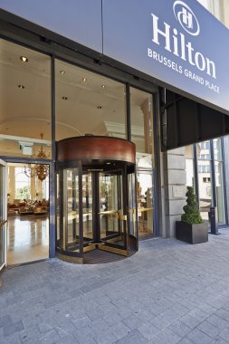 Hotel Hilton Grand Place, cam döner kapı