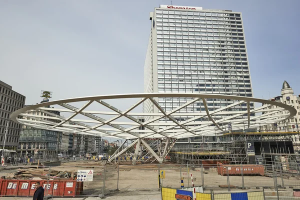 Luifel voor Place Rogier in aanbouw, Brussel, België — Stockfoto