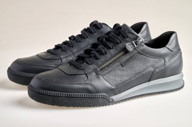 Şatafatlı bir çift siyah erkek ayakkabısı Bağcıklı ve bantlı